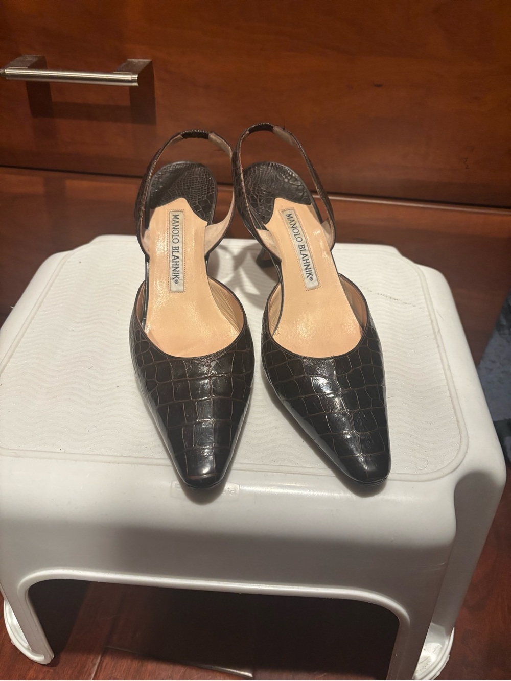 Stunning Manolo Blahnik Carolyne Genuine  Crocodile Alligator Slingback Pumps